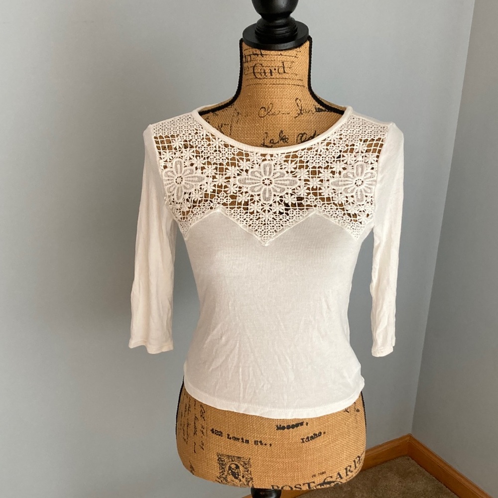 NWOT American Eagle Outfitters White Crochet Yoke Tee Women Size M